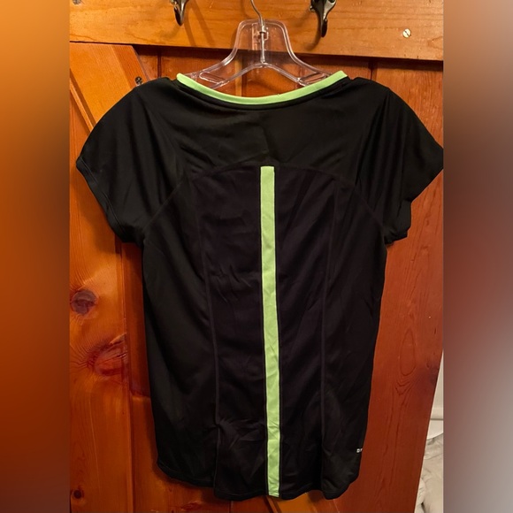 Nike dri-fit athletic t-shirt women’s size medium. New with tags. - Picture 2 of 3